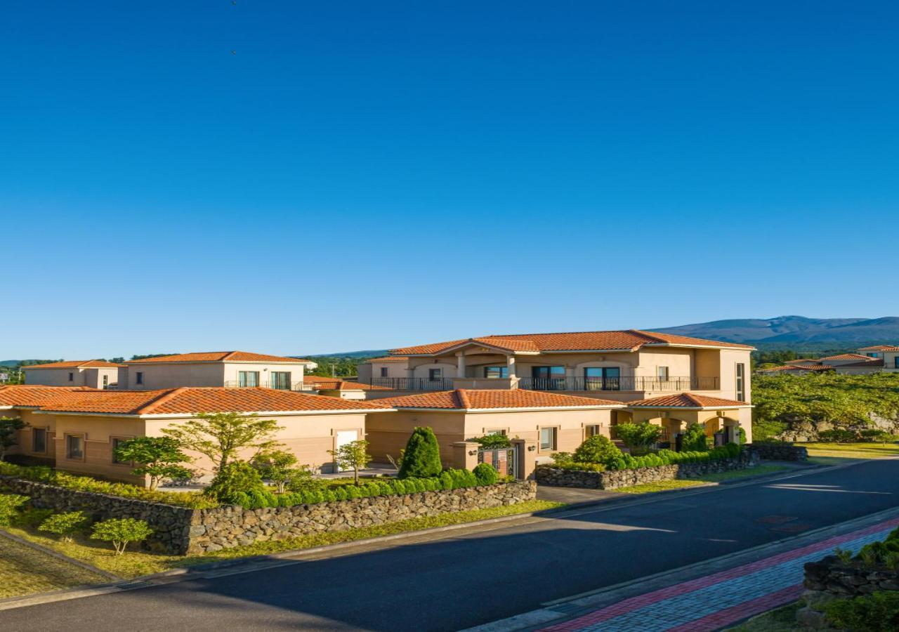 Camphortree Hotel And Resort Jeju Exterior photo