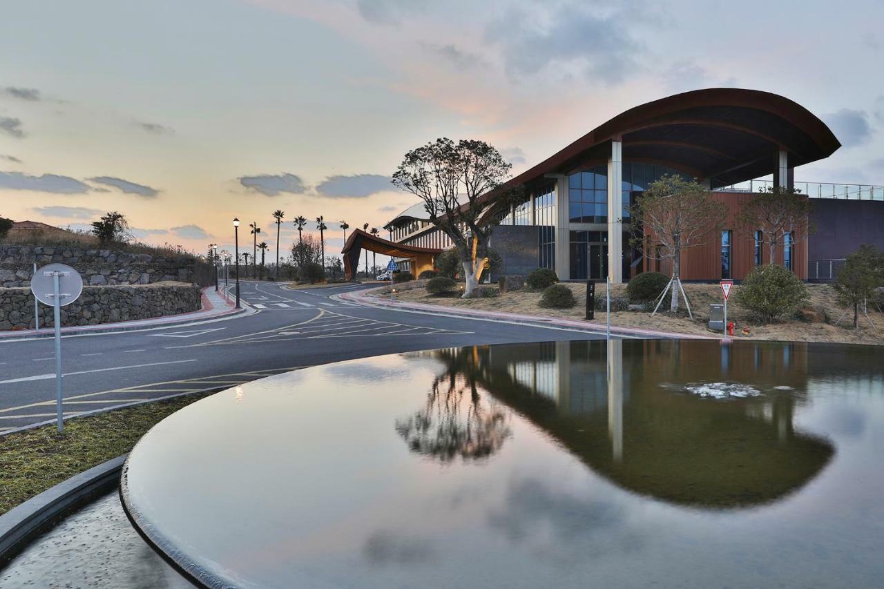 Camphortree Hotel And Resort Jeju Exterior photo